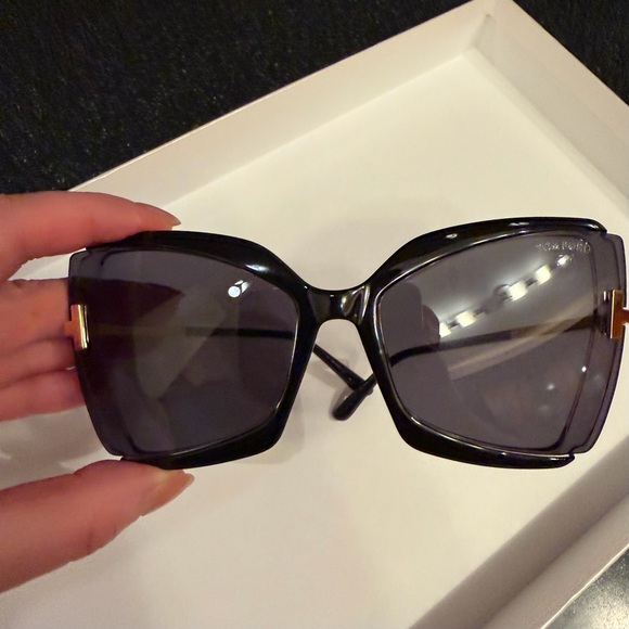 Tom Ford Gia Oversized Butterfly Sunglasses - Picture 6 of 12